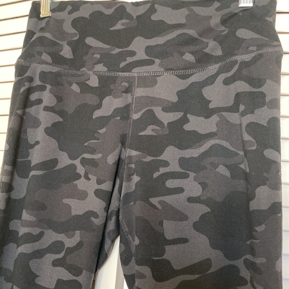 DANSKIN HIGH RISE LEGGINGS WOMEN SIZE M CAMO PRINT - Picture 7 of 13